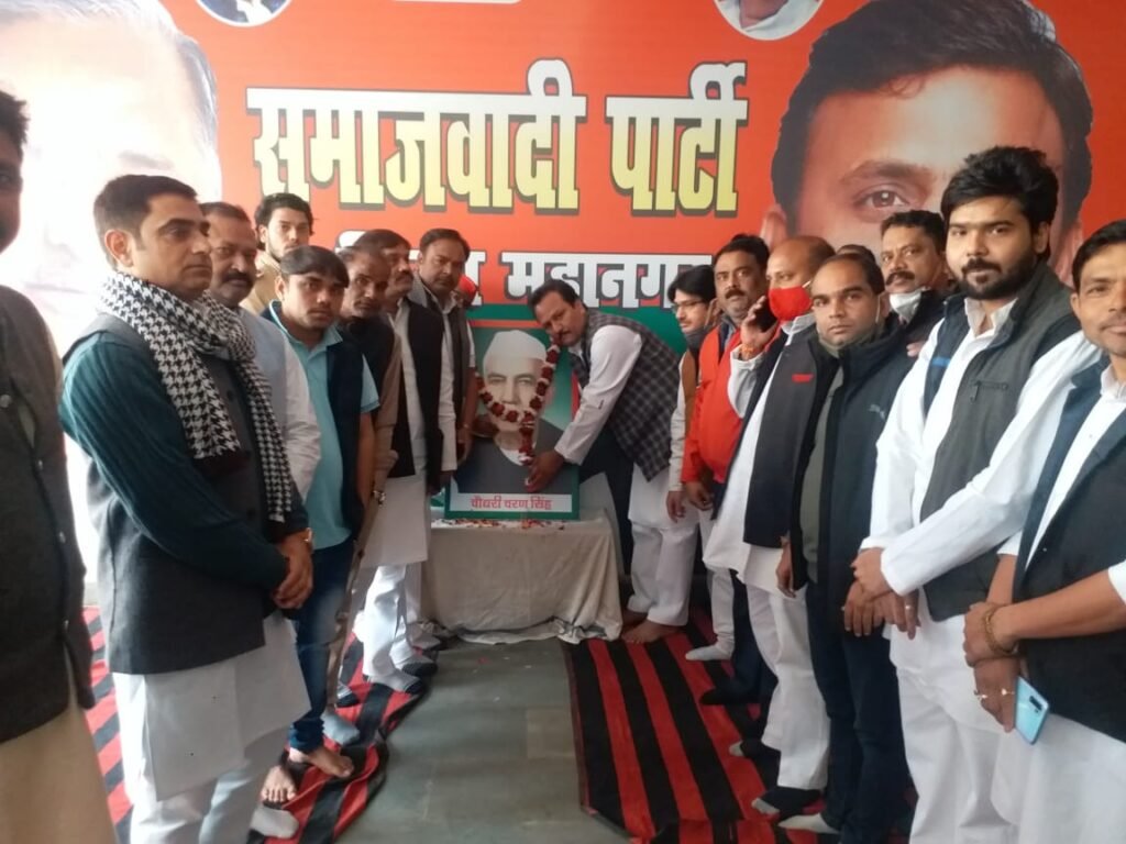 Police did not allow SP workers to celebrate Chaudhary Charan Singh's birth anniversary, alleges - 'this is murder of democracy'