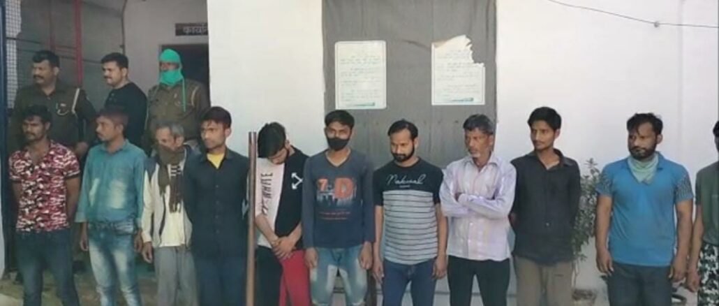 Lakhs of bets were being made in frantic gambling in closed rooms, police caught 18 gamblers by raiding