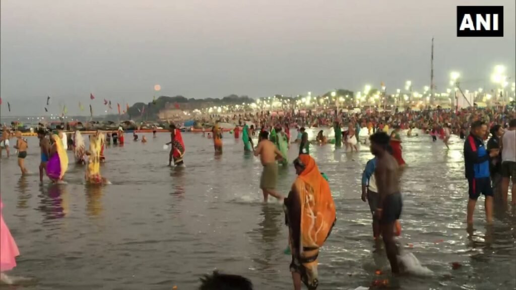 On Magh Purnima, a crowd of devotees gathered at the confluence, doing this on this festival fulfills all the wishes.