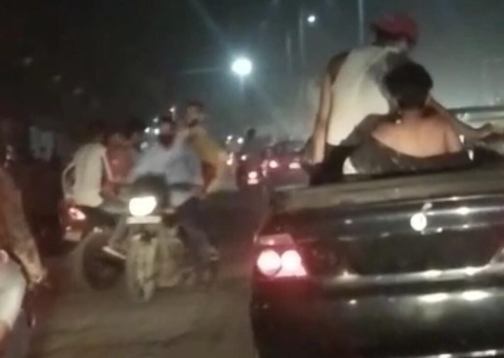 Drunken car riders create terror on the road, police officer chases, absconding