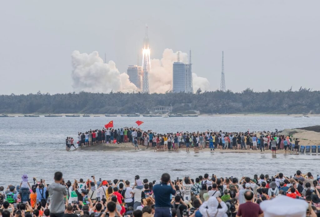 The debris of the Chinese rocket that has lost its balance in the space fell into the Indian Ocean, avoiding a big danger