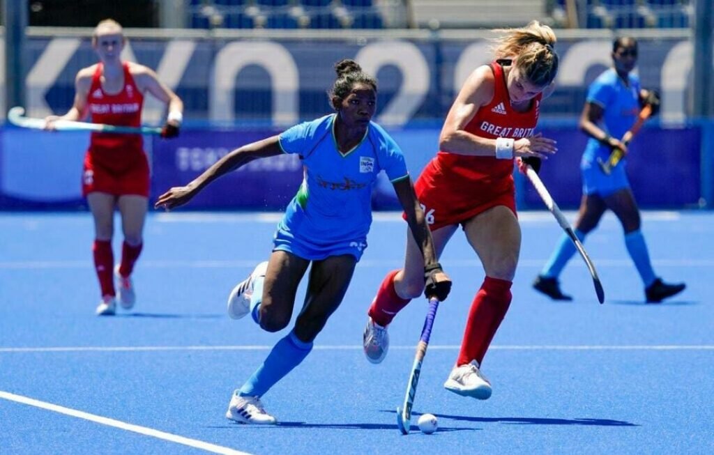 'Do women hockey players playing for the country live in such houses', people expressed their displeasure with the government