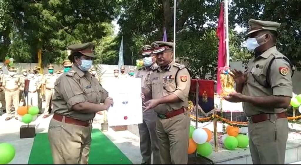 Independence Day celebrated in Agra Police Line Quarter Guard, policemen respected