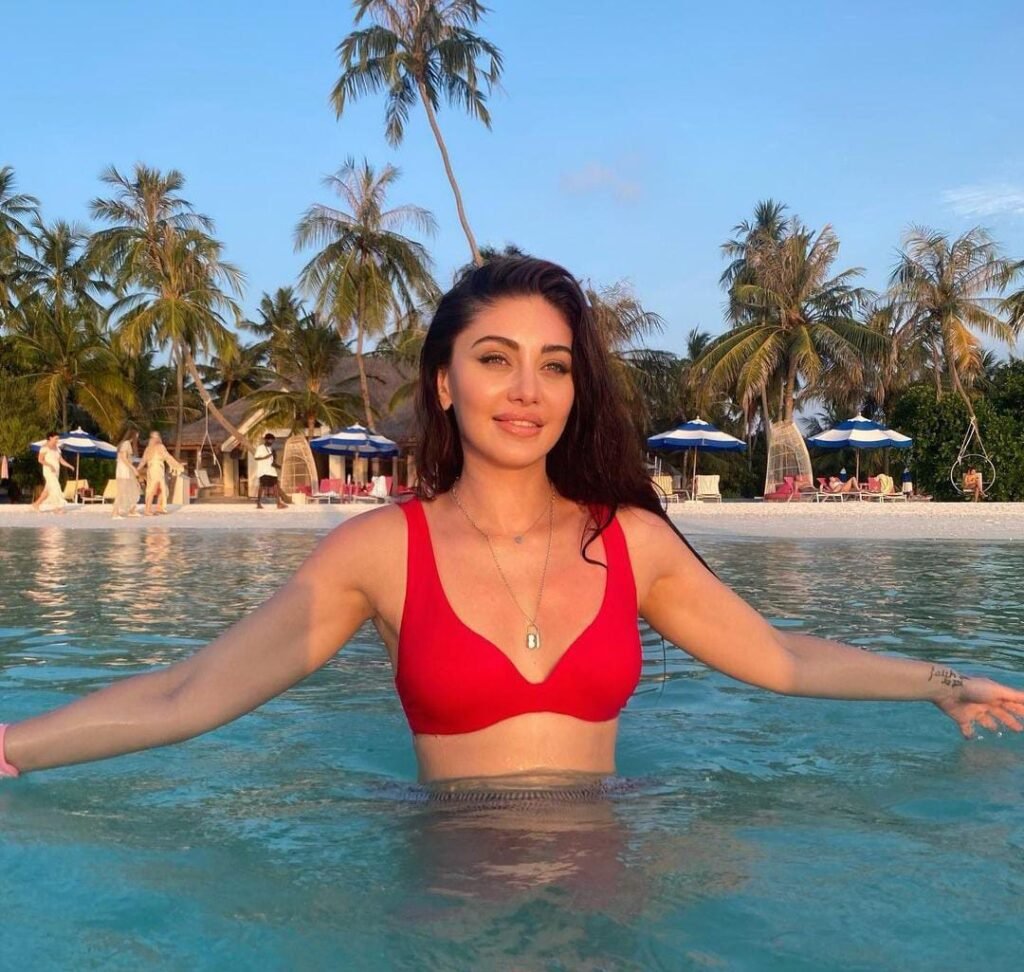 Kanta Laga' girl Shefali Jariwala stuns by sharing pictures in red bikini