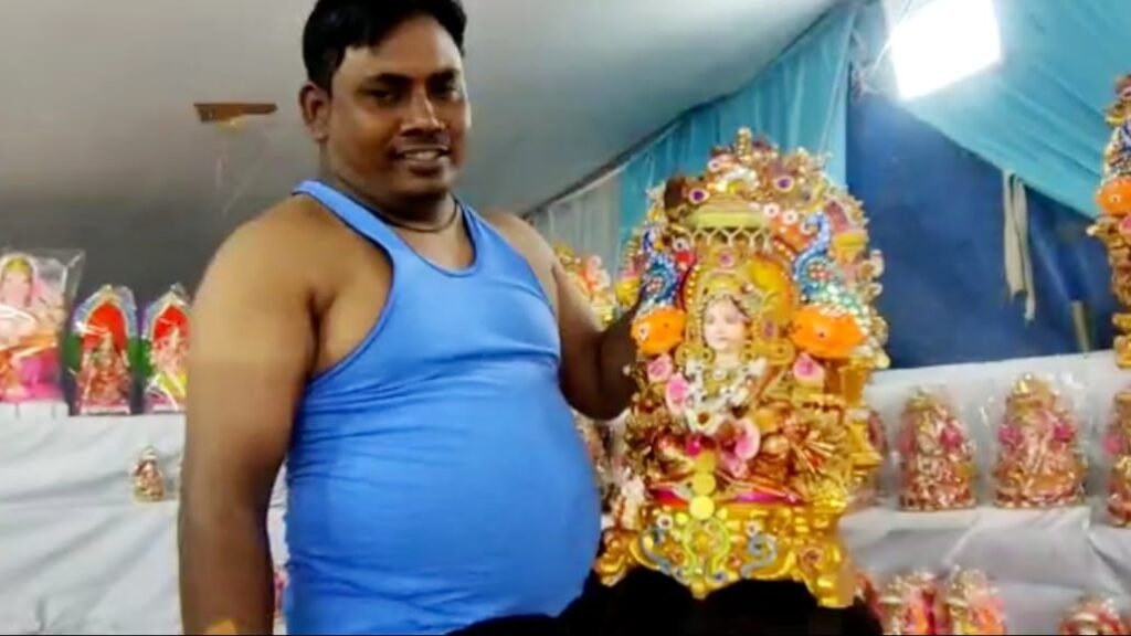 The idol of Lord Ganesh-Lakshmi made of clay by the artisans of Calcutta became the center of attraction, you will be shocked to know the price