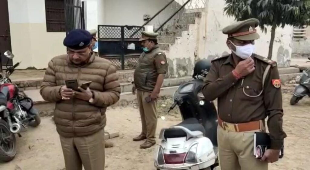 Sikandra area shaken by the death of three people of the same family, SSP, suicide note also found on the spot