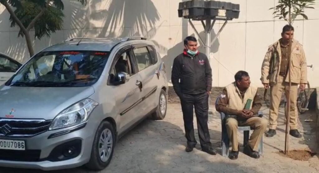 Income tax department raids on shoe trader and construction company close to Akhilesh Yadav in Agra