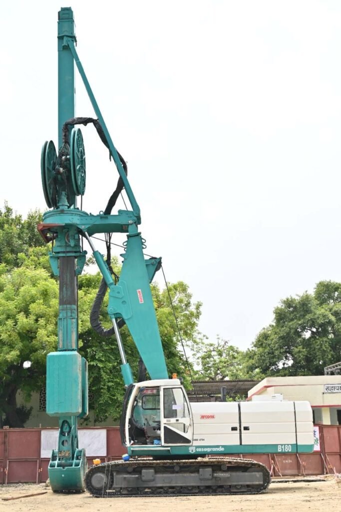 Agra Metro: Construction work started on Raja ki Mandi, guide wall started to be built